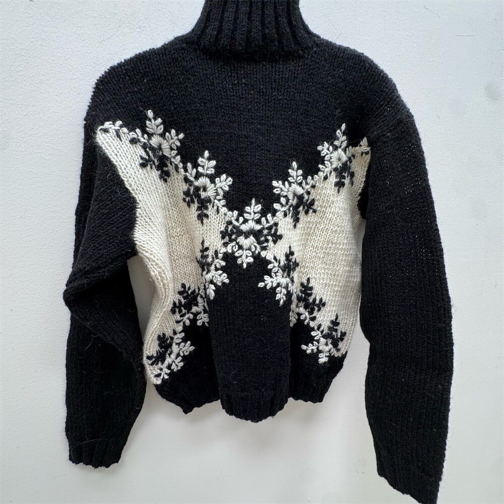 Express Tricot Sweater Womens M Black Ivory Floral Embroidered Wool Turtleneck